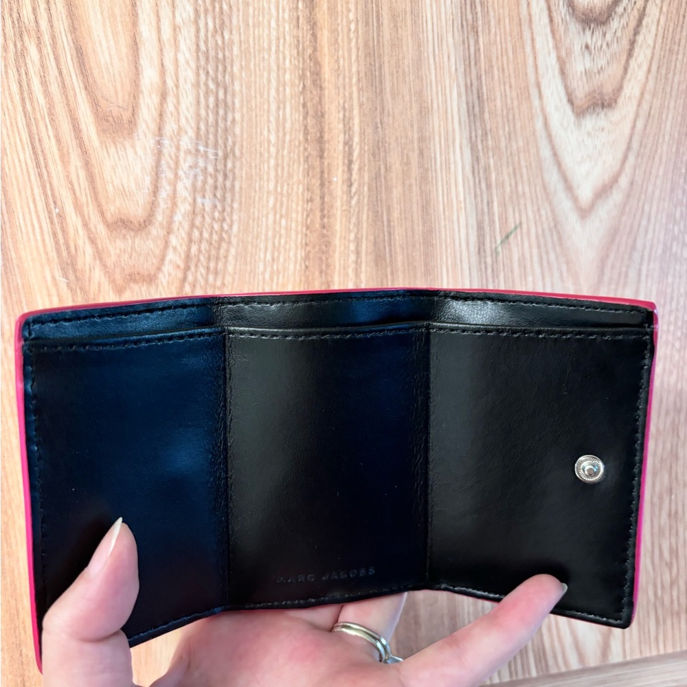 Marc Jacob’s pink leather mini compact wallet - Picture 11 of 13